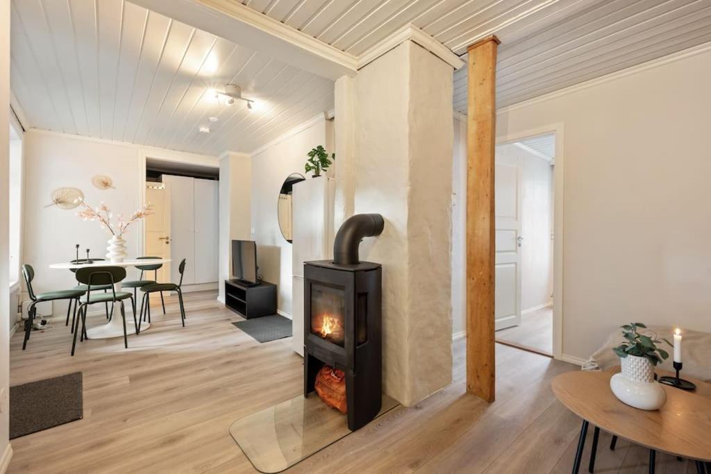 Central Apartment With Balcony, Self-Check In & Private Entrance Bergen Exterior foto